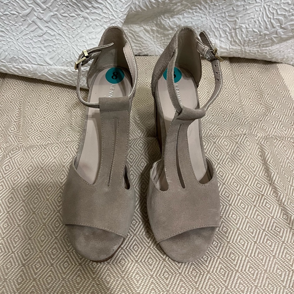 Taupe wood wedges